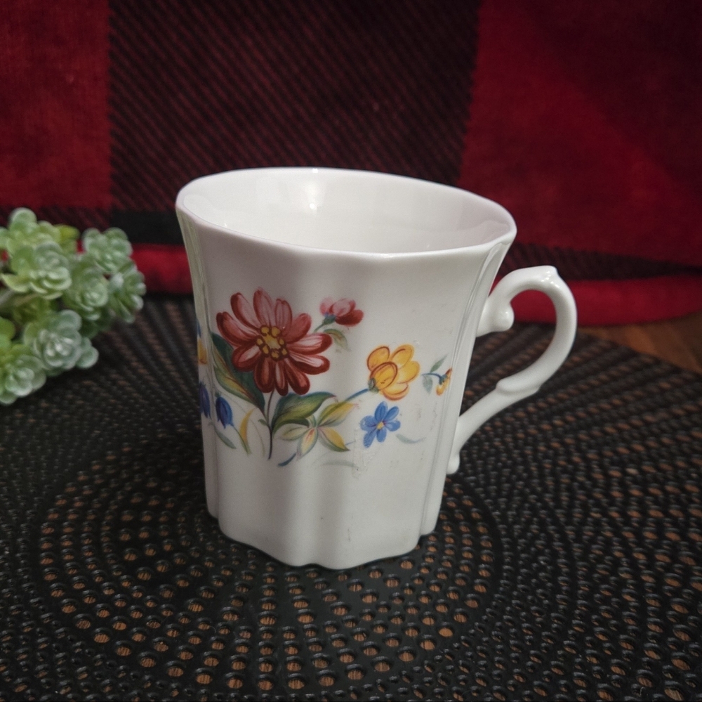 Royal Grafton Tea cup Vintage Floral Bone China Kitchen